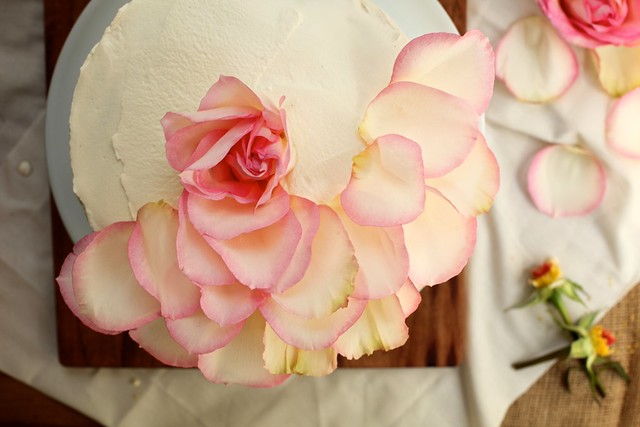 picture of white chocolate rose cake with strawberries and the link to the recipe